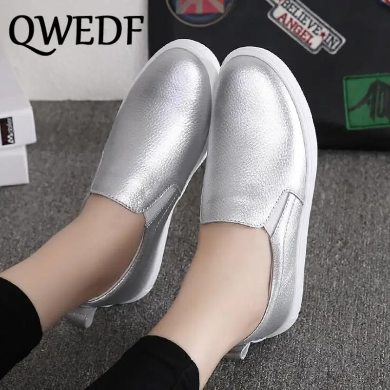 Весенние женские кожаные лоферы Модные балетки на плоской подошве серебристые