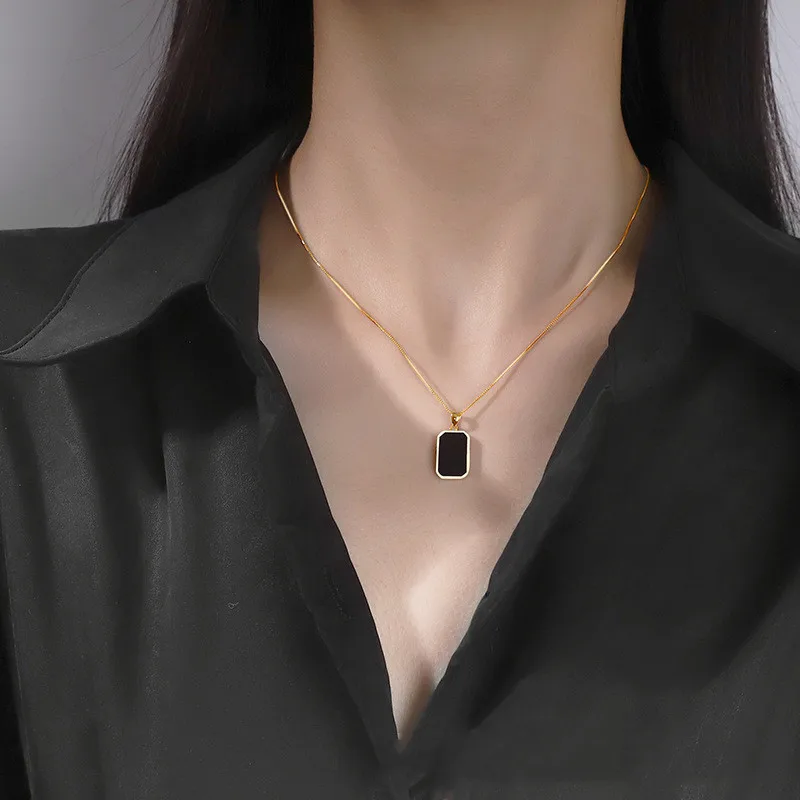 

Double-Sided Black&White Enamel Natural Shell Pendant Necklace for Women Stainless Steel Chain Choker Necklace Gift 2021