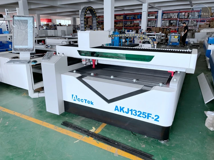 Two Laser Heads Fiber Cutting Machine Carbon 4X8ft CNC Cutter 1325 1530 |