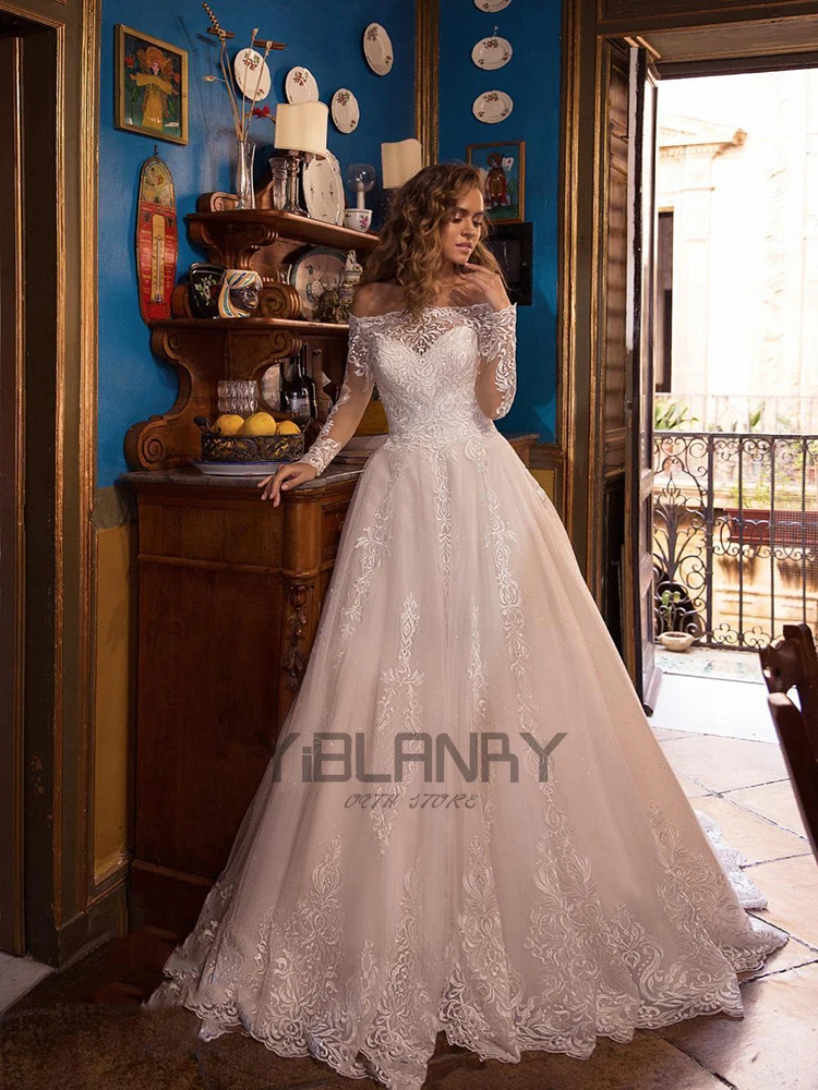 

YILIBER Lace wedding dress long sleeve one shoulder atmosphere beautiful 3d flower buttons fluffy skirt big skirt
