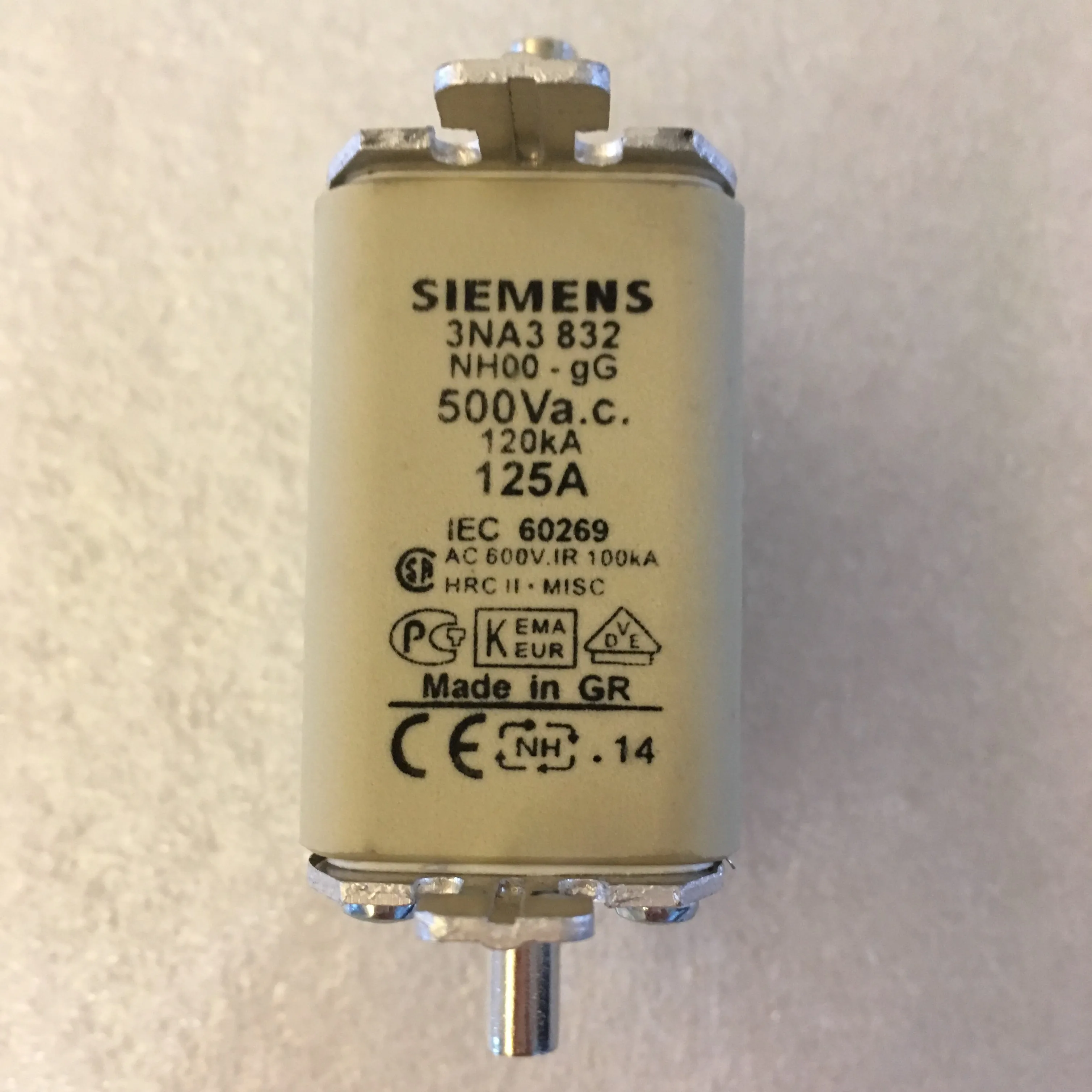 3NA3832 предохранитель 500V 125A NH00 низкого напряжения для защиты кабеля и провода |