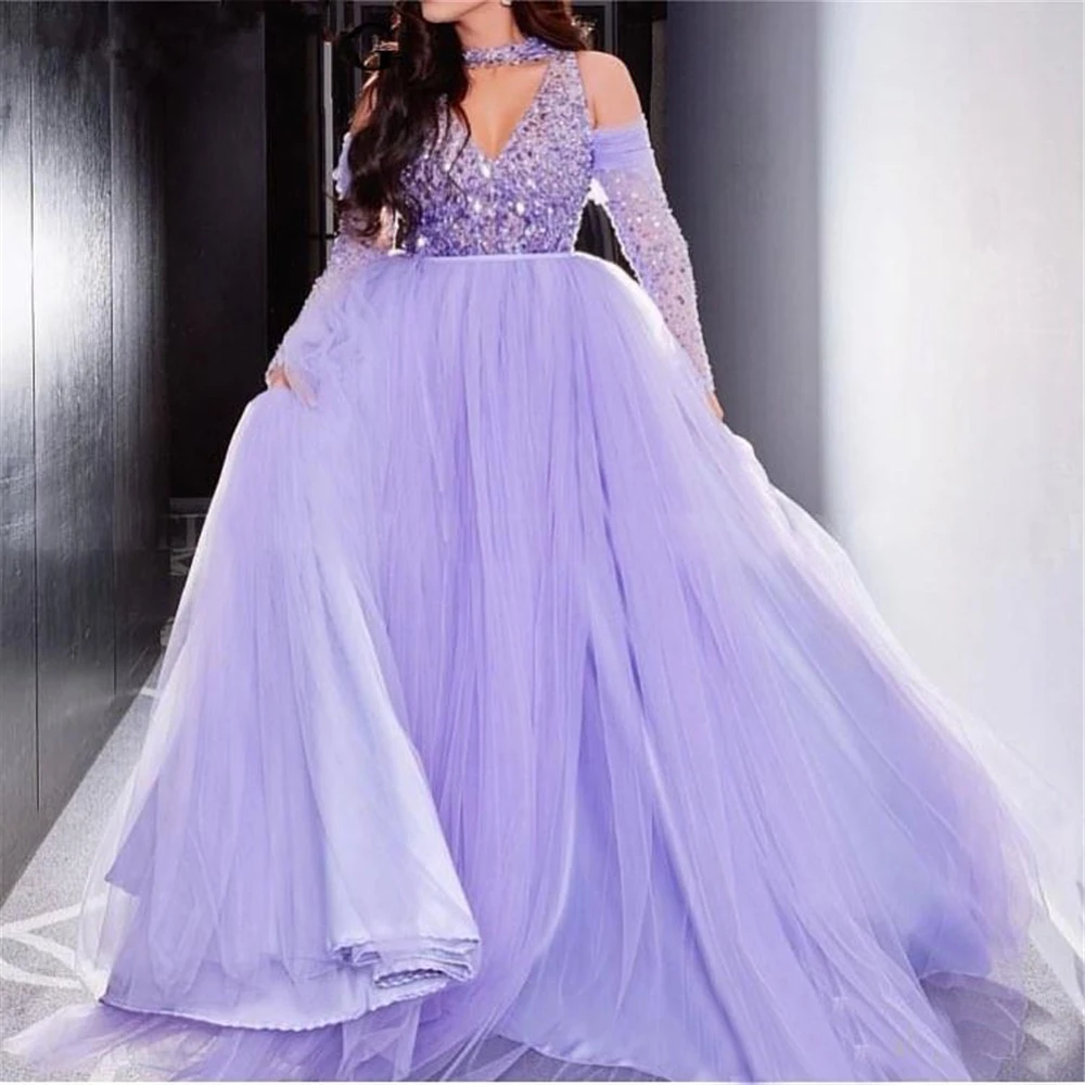 

Бальное платье с длинным рукавом и высоким воротом, без шлейфа