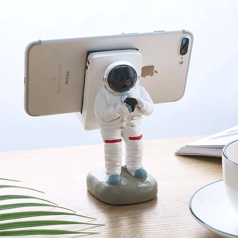 

Creative Penholder Mobile Phone Stand Resin Astronaut Figurine Home Decoration Office Desk Accessories Practical Desktop Holder