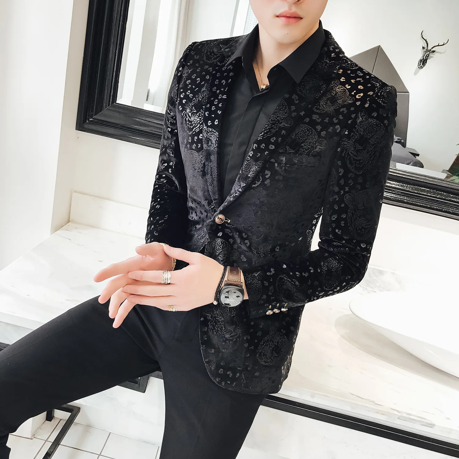 

Velvet Black Luxury Flower Blazer Men Business Casual Blazer Hombre Slim Fit Suit Jacket Suit Formal Wedding Party Prom Suit