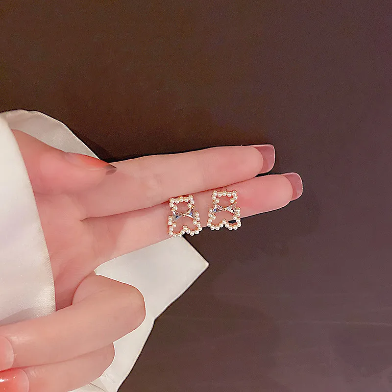 

Earings Fashion Jewelry 2020 Pearl Bear Earrings for Women New Trendy Elegant Simple Earrings Jewelry Aretes De Mujer Modernos
