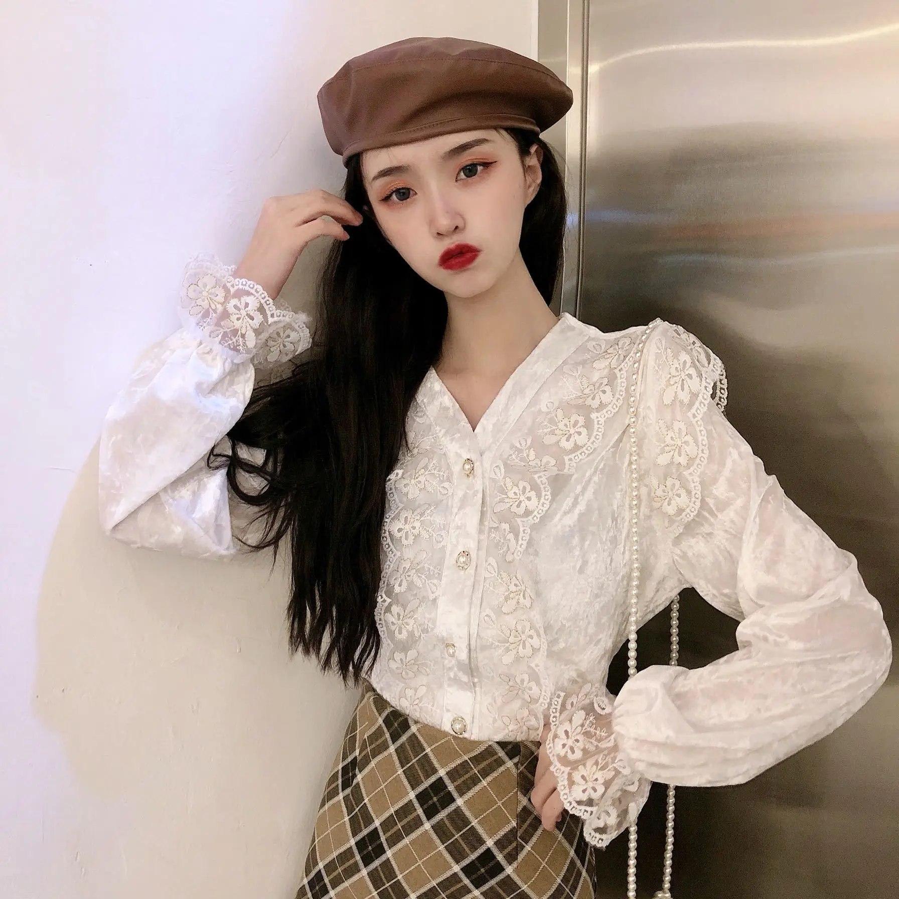 Блузка женская кружевная бархатная рубашка женский топ свободная с длинным