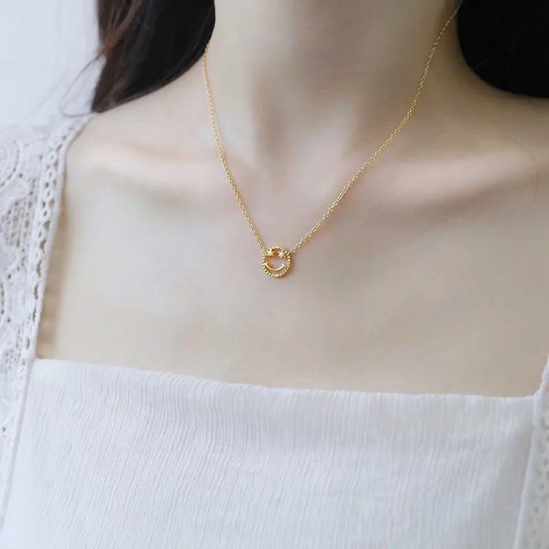 

S925 whole body sterling silver light luxury style hollow star smiley face shape necklace simple and fresh style clavicle chain