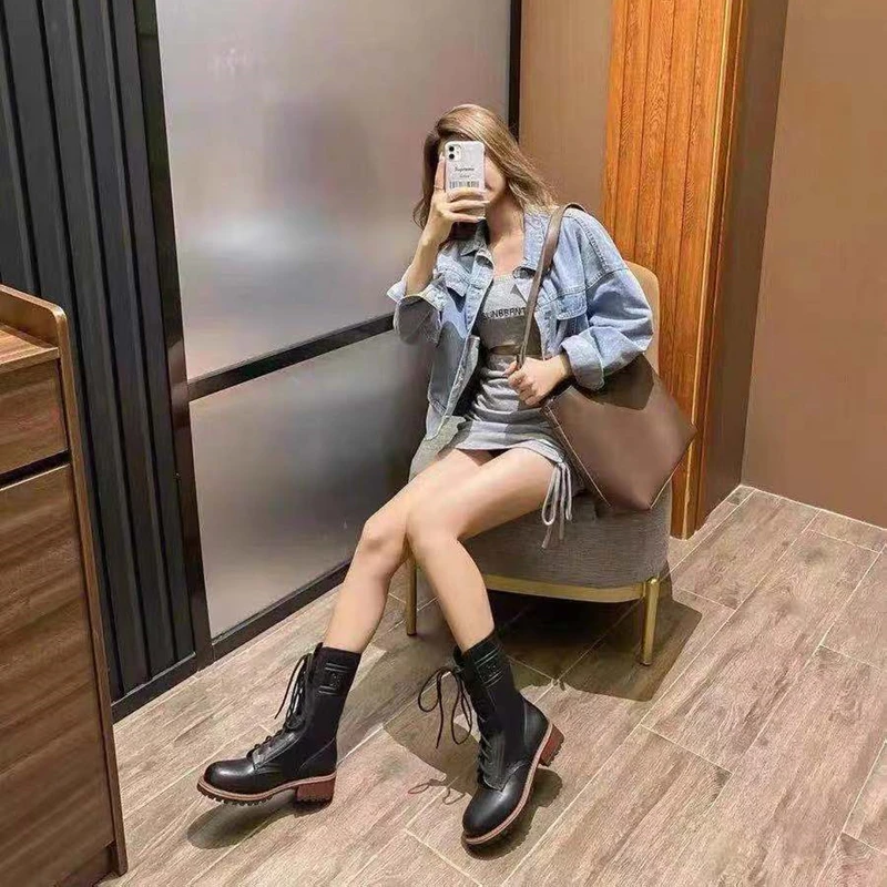 

2021 autumn and winter new luxury brand-name lace flat women's boots flat motorcycle boots Correct D