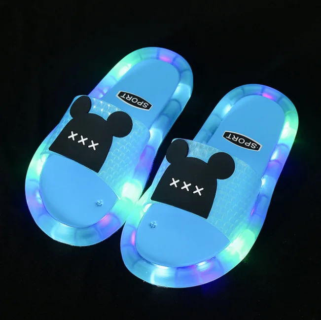 

Summer fashion children's slippers boys and girls indoor and outdoor soft soles non-slip baby web celebrity luminous shoes