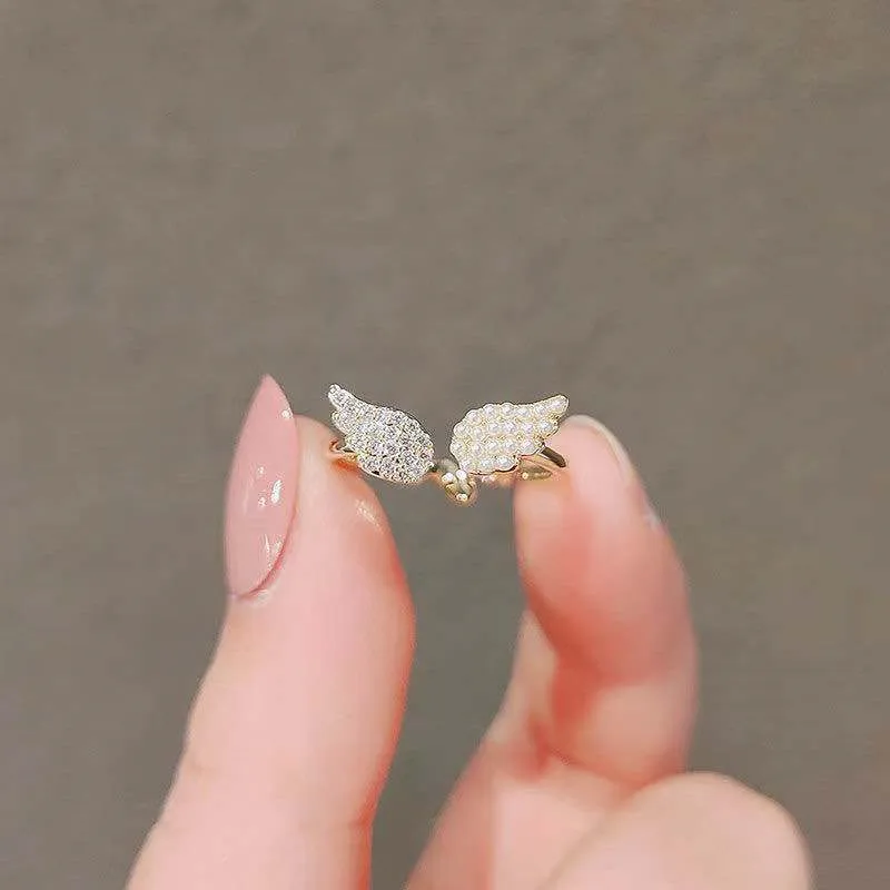 

Delicate Luxury Angel Wing Ring White Crystal Ring Ladies Engagement Cocktail Party Ring Fashion Jewelry Accessories