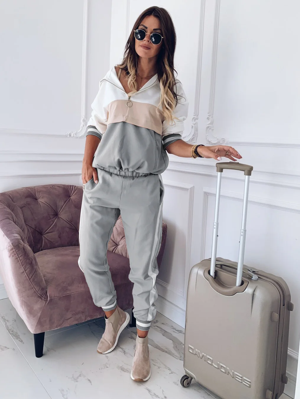 Женский спортивный костюм из 2 предметов брюки и джемпер с капюшоном сезон осень