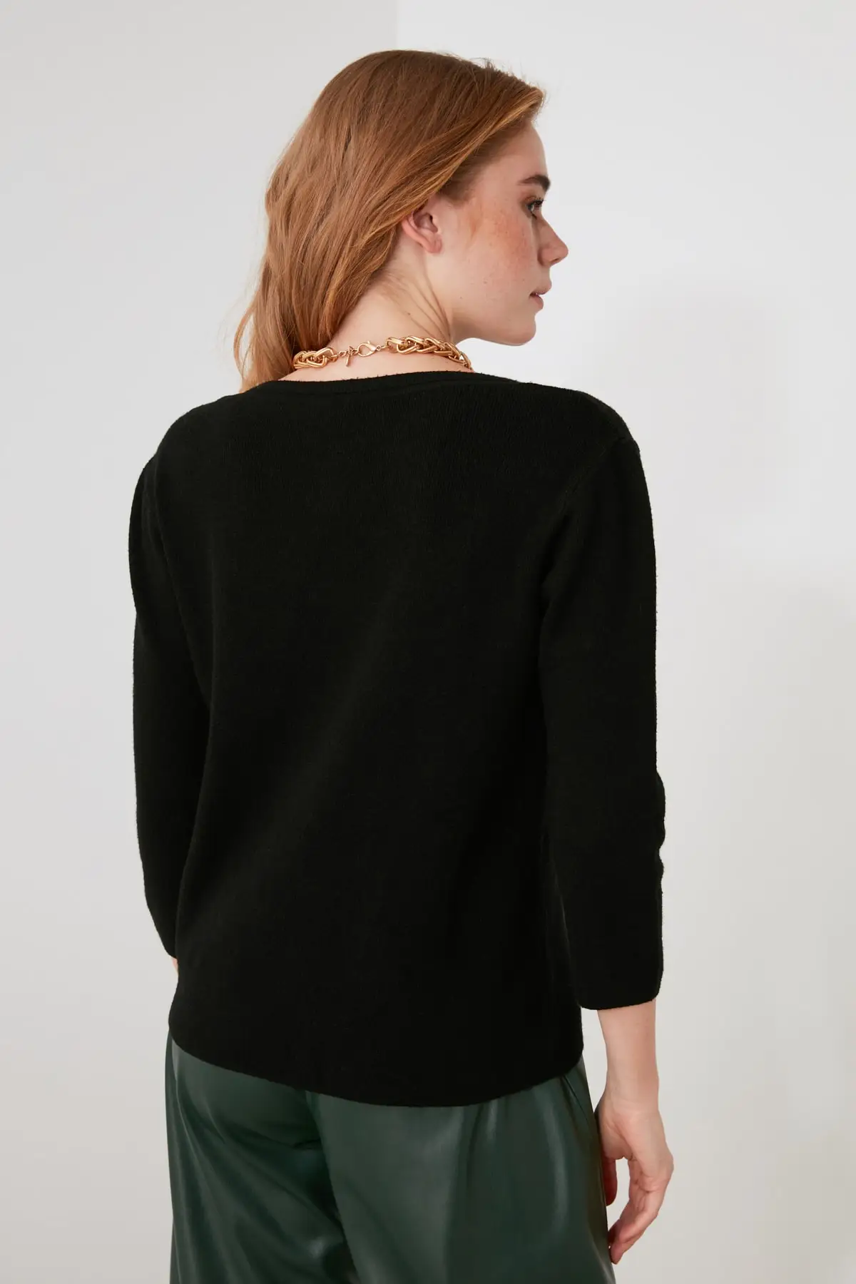 

Trendyol V Collar Knitwear Sweater TWOAW21KZ2536
