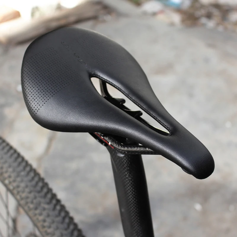 

EC90 Carbon+Leather Road Bike Saddle Mountain Bicycle Saddles Racing Cycling Saddle Breathable Soft Seat Cushion 240-143 mm/125g
