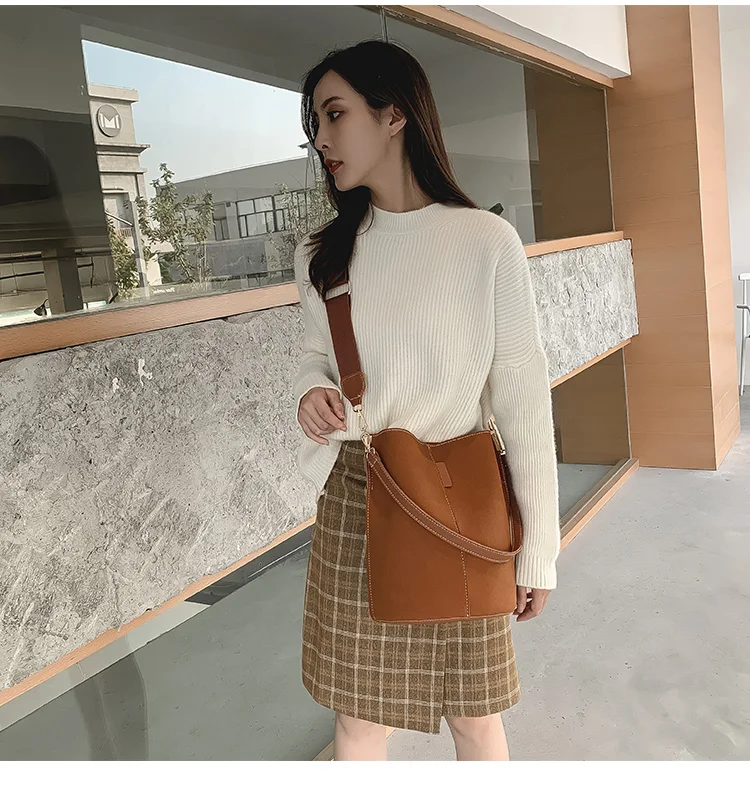 Качество Искусственная кожа crossbody сумки для женщин ретро дамы сумка заклепки клапаном сумка женская через плечо с цепочкой сумка