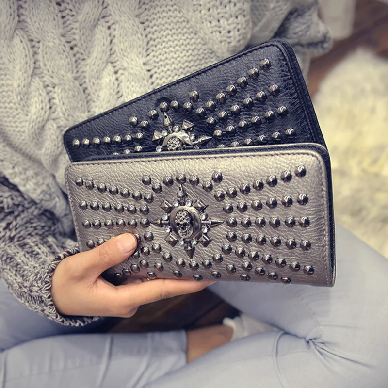 

2021 New long rivet wallet personality metal Liuding clutch trendy men's and women's fashion ghost head wallet