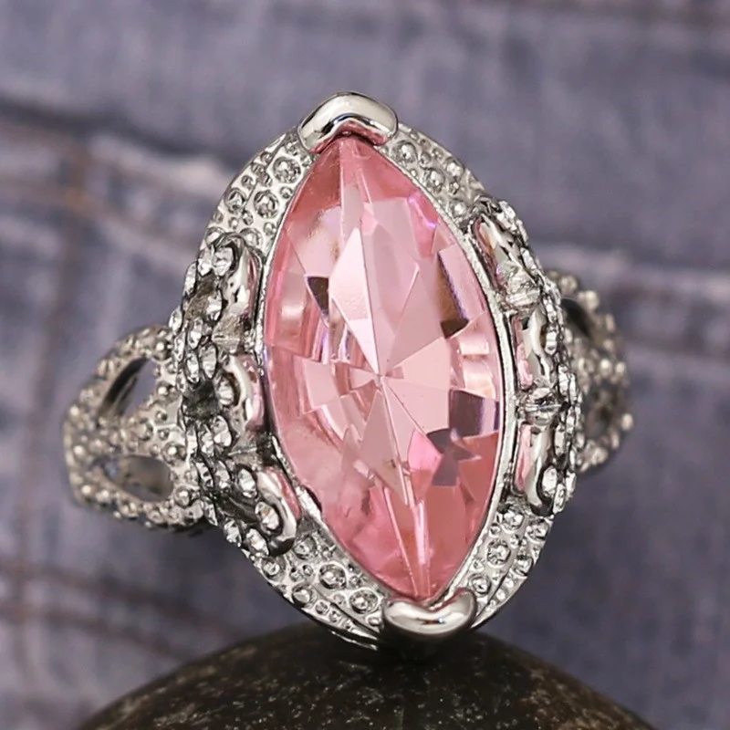 

Popular Ladies Wedding Big Pink Horse Eye Shaped Crystal Ring Inlaid Rhinestone Zircon for Women Party Engagement Jewelry