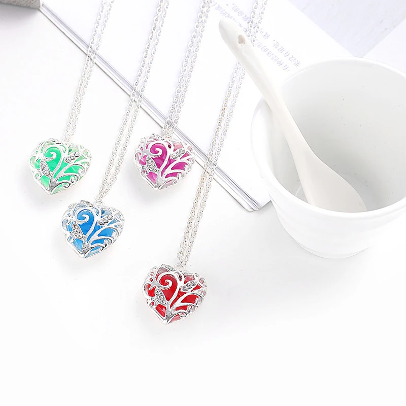 Новое Женское Ожерелье с персиковым сердцем креативный длинный светящийся кулон