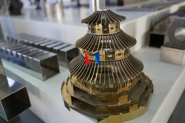 Высокая мощность Защитная крышка двери оптоволоконный лазерный резак LF3015 для резки металла/резак машина лазерного волокна 1 кВт 2 кВт