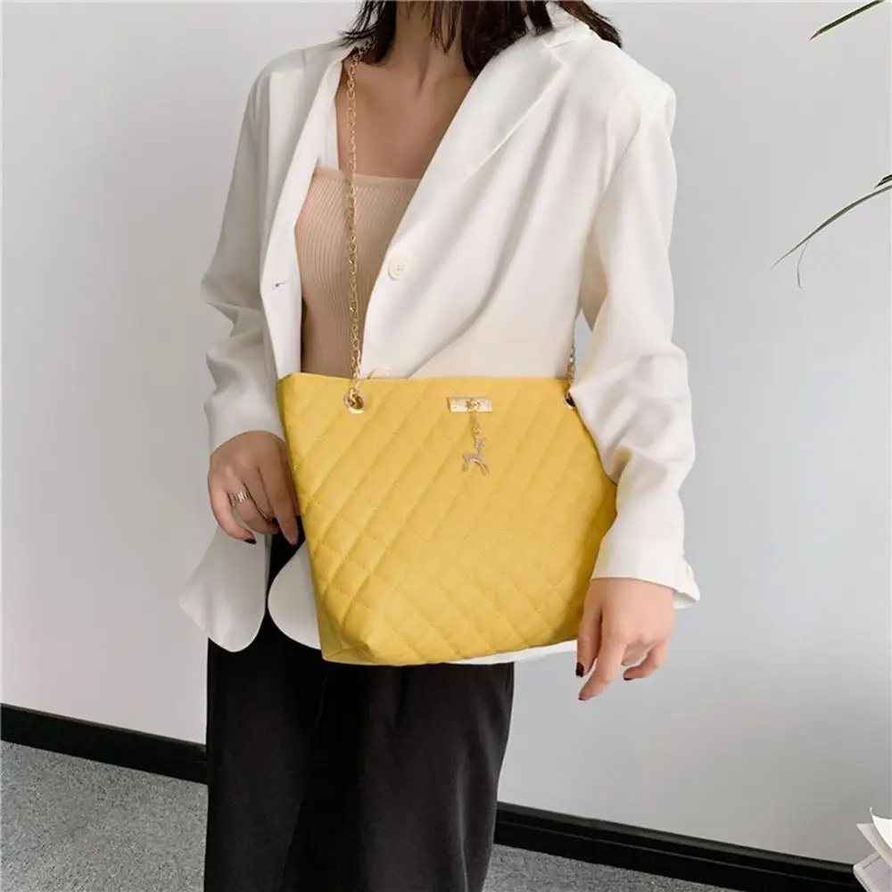 Женская сумка из искусственной кожи с цепочкой одноцветные большие сумки