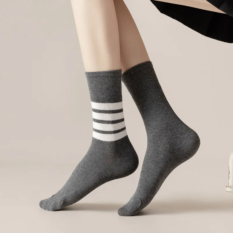 

Носки в стиле Харадзюку для девочек, однотонные хлопковые полосатые вязаные крючки, уличная одежда для женщин, Белые Черные Серые, Женские П...