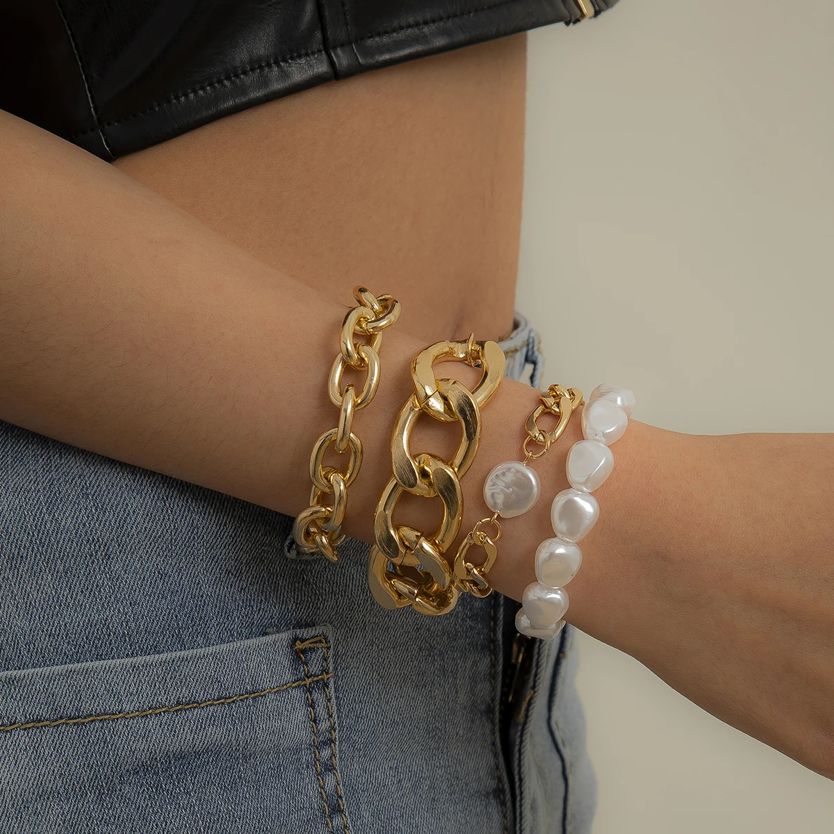 

Женский браслет с искусственным жемчугом, толстый браслет из алюминия и металла в стиле панк, массивное ювелирное украшение для свадьбы или...