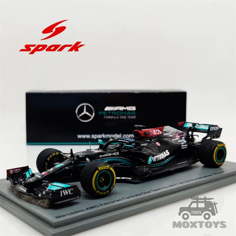 

Испанская модель автомобиля из литая под давлением Spark 1:43 2021 F1 AMG W12 E Parformance #44 Winner