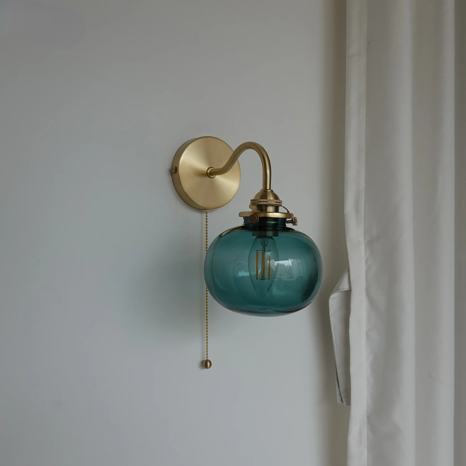 Настенный светильник в виде шара настенный переключатель для дома