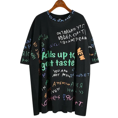 Свободный пуловер с короткими рукавами принтом граффити и алфавита большие