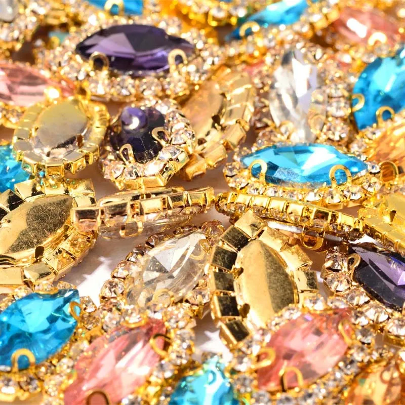 Украшение в виде конского глаза стразы с золотыми кристаллами кружева шитье