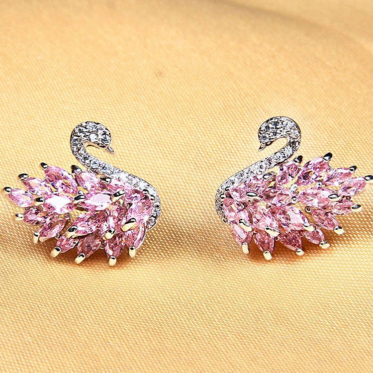 Pink LADYCHIC, дизайн, кристальная серьга с лебедем, черный, прозрачный, многоцветный, кубический цирконий, камень, серьги-гвоздики для женщин, модное ювелирное изделие - Окраска металла: Pink