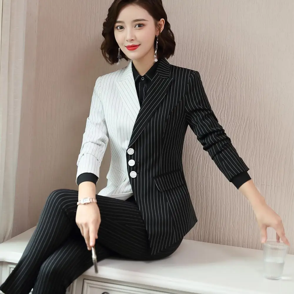 Женский офисный брючный костюм черно-белый Асимметричный в полоску - купить по