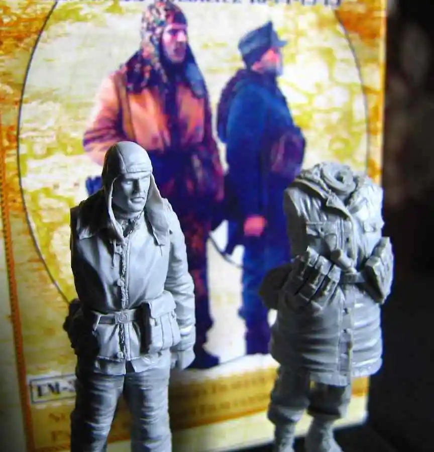 

1/35 model kit resin kit soldiers (2 figures)