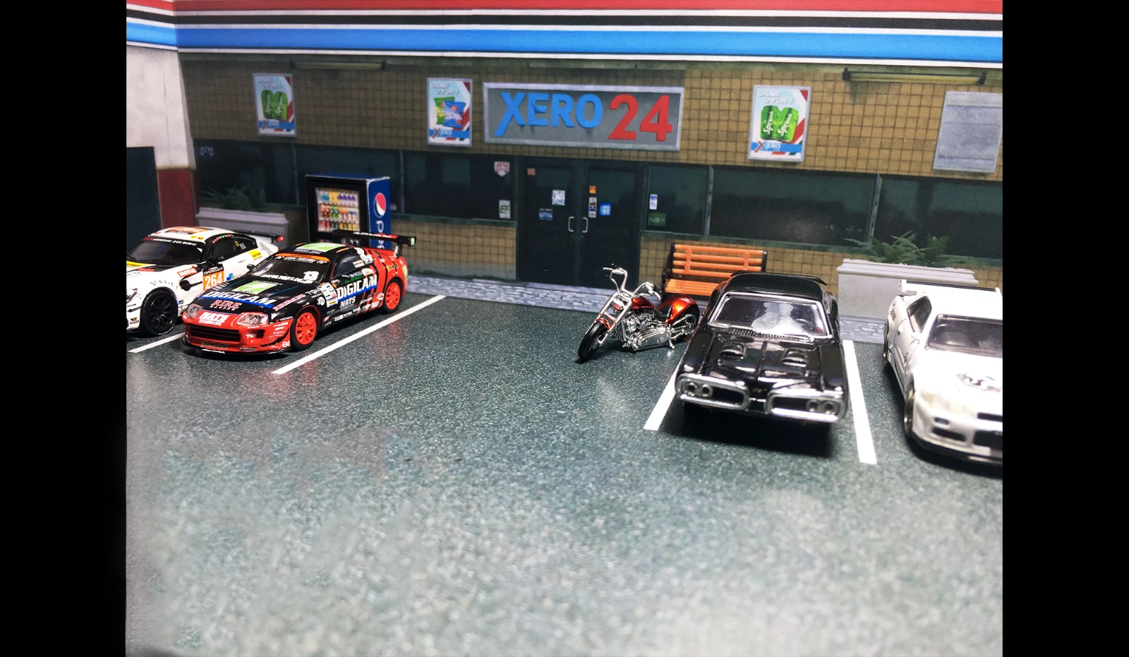 

1:64 Fitness 24-hour Shop Parking Lot Scene DIY Stereoscopic Dollhouse Decoration Diorama Model Miniature Toys