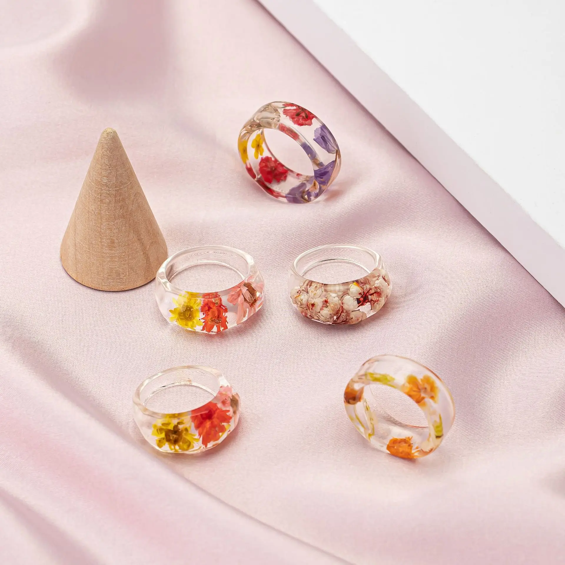 

New Korea Aesthetic Colourful Resin Acrylic Rings Set for Women Geometric Round Rings Girl Temperament Versatile Jewelry Gifts
