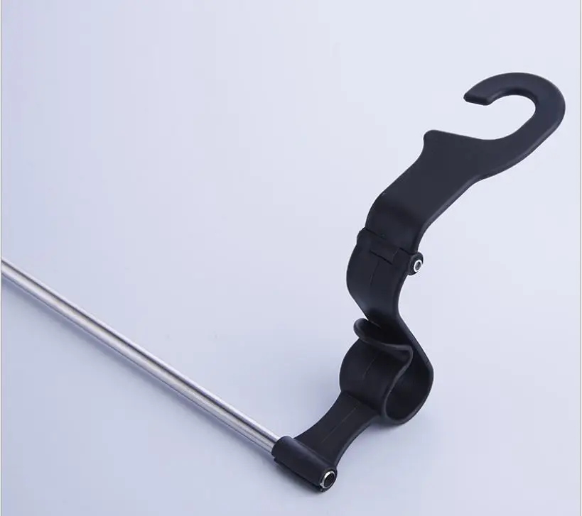 Многофункциональный крючок для зонта может прилипать к ванной дому и автомобилю