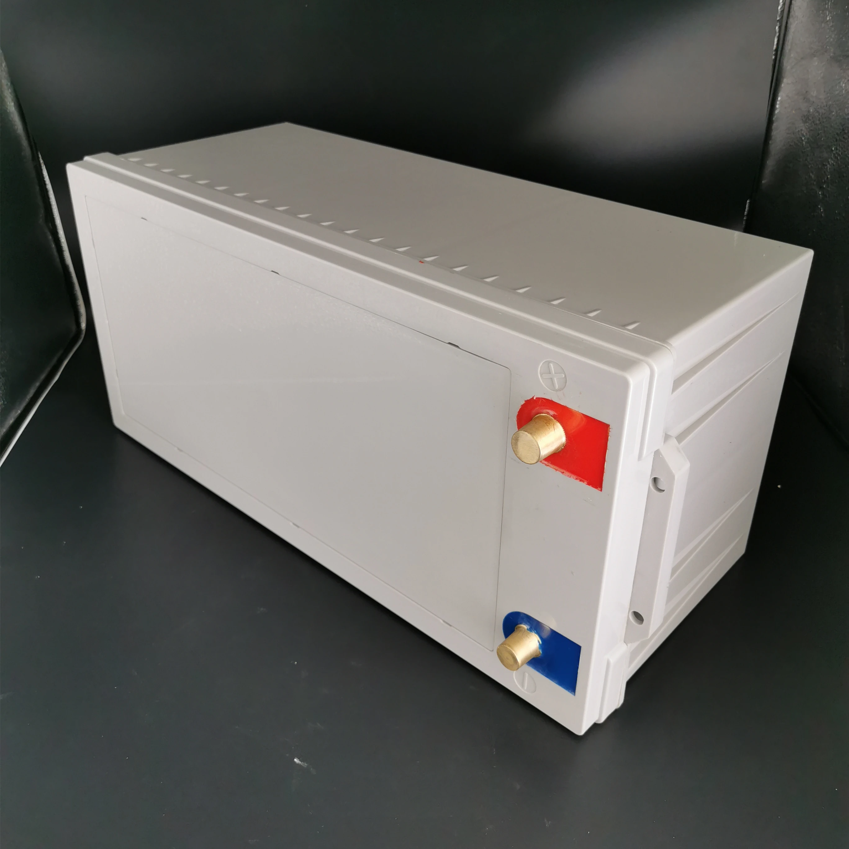 OEM 24V 90AH литий-железо-фосфатных аккумуляторов и Батарея Pack автомобиля скачок стартер/автобус/Мощность Батарея BMS 200A в настоящее время не нуждающаяся в техническом обслуживании многократного цикла глубокого заряда-разряда