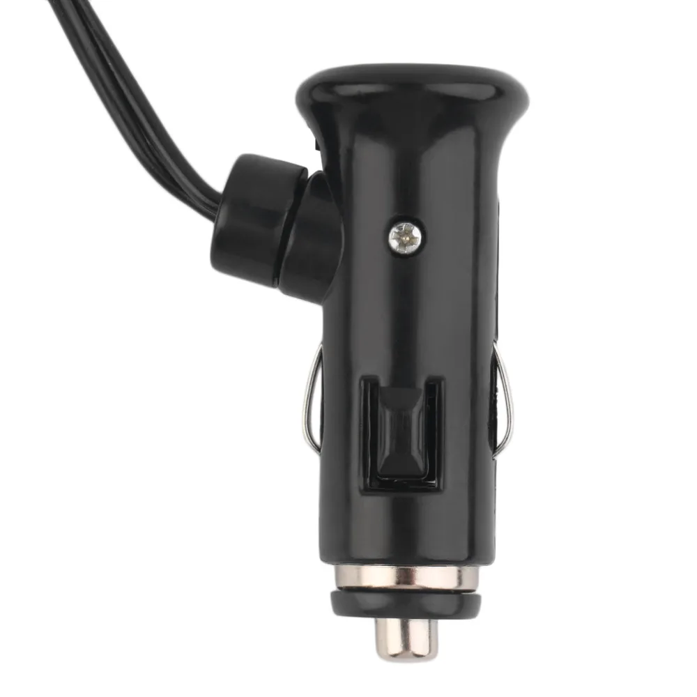 12V-24V 4-портовый автомобильный зарядный адаптер с разветвителем для прикуривателя и двумя портами USB.
