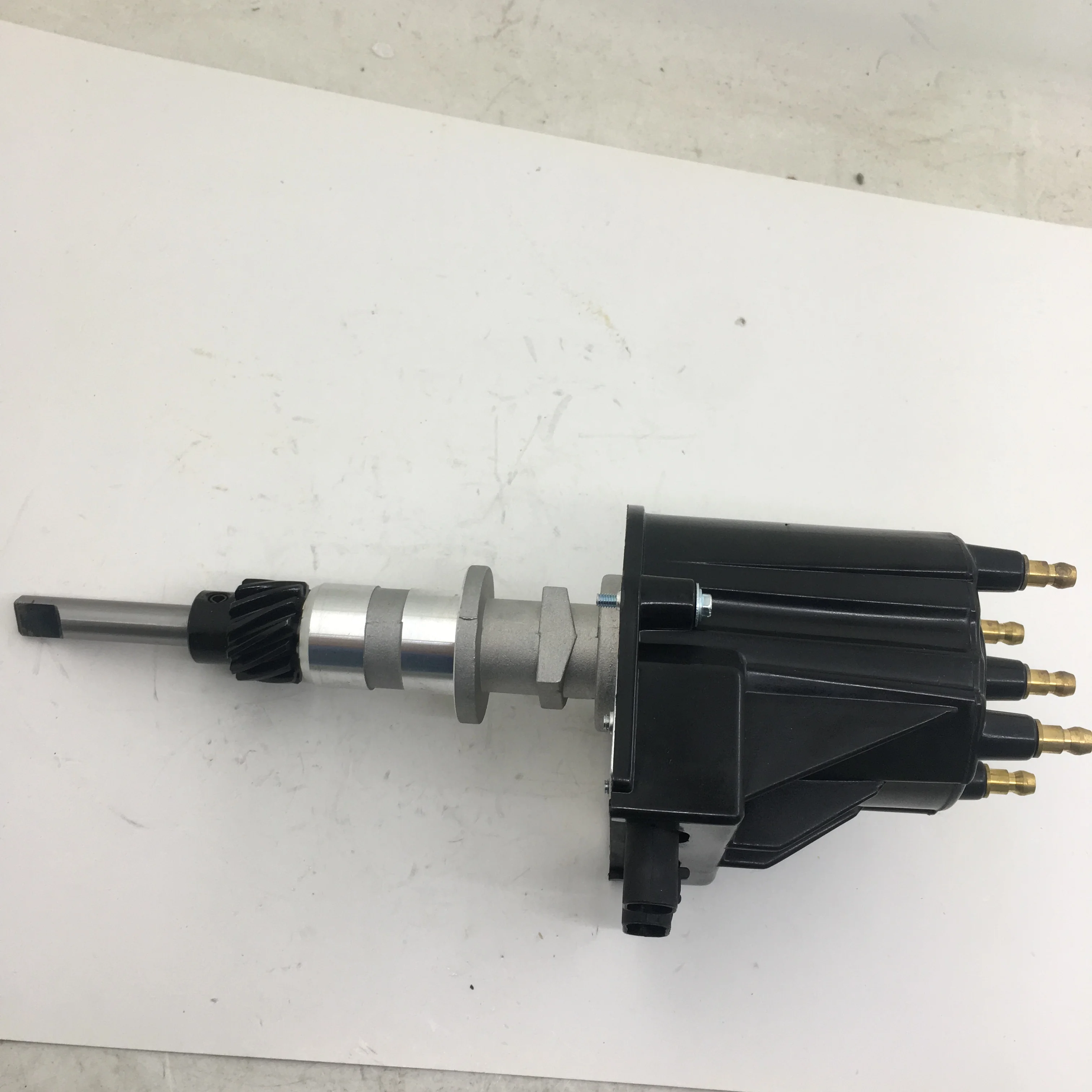 

Распределитель зажигания HYSTER 1103782, 817377, 986653, 3854264, 4 цил., для двигателей GM, Opel 1331330, SherryBerg