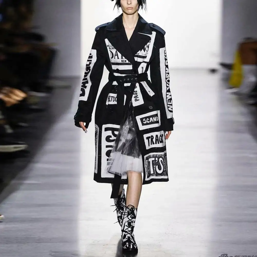 Женская ветровка с длинным рукавом двубортная отложным воротником и надписью