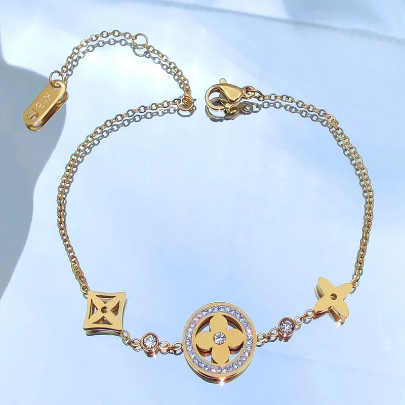 

Japanese and Korean simple hollow Diamond-encrusted Four Leaf Clover Women's Bracelet personality temperament bracelet wholesale