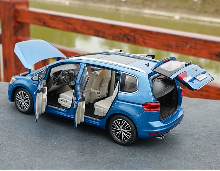 Изысканный подарок 1:18 Touran L сплава модель, моделирование литьем под давлением металлическая модель автомобиля, коллекция украшения