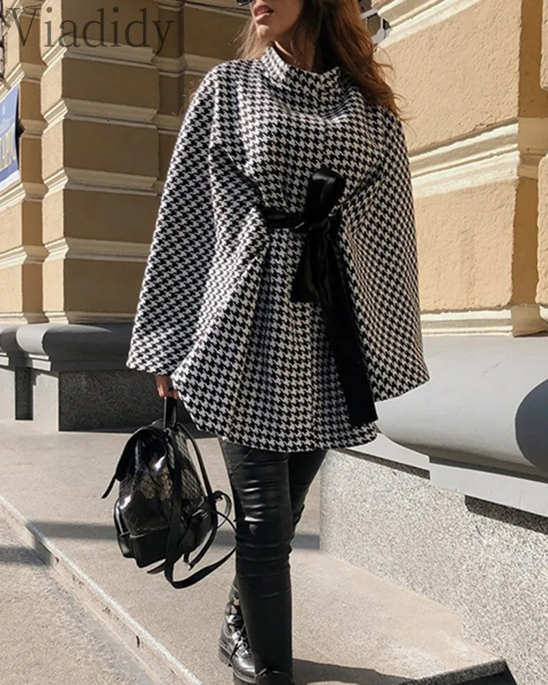 Женское элегантное пальто-накидка с винтажным принтом и завязкой спереди |