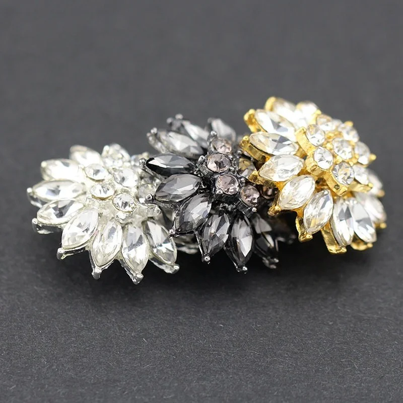 

Высококачественные хрустальные пуговицы, белые и черные стеклянные пуговицы в форме цветка, модные декоративные пуговицы «сделай сам» для ...