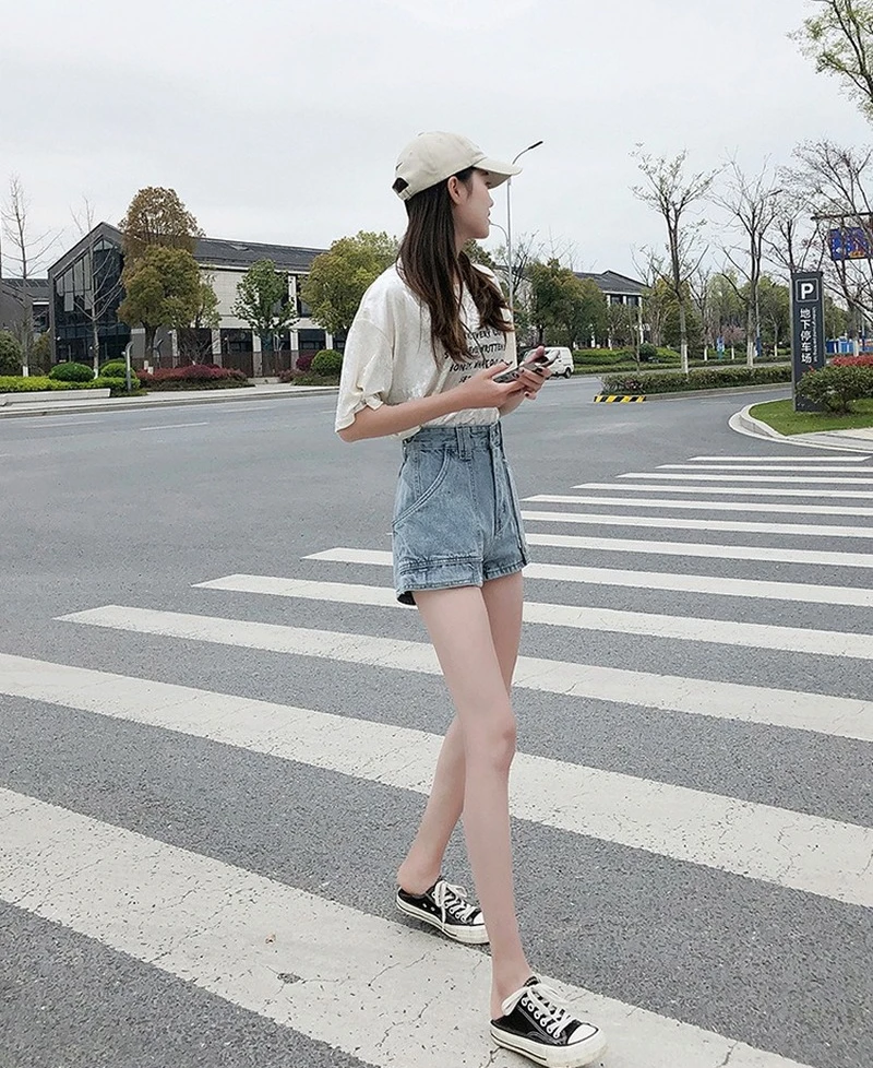 

Summer Women Vintage High Waist Denim Shorts Blue Wide Leg Jeans Female Casual Fashion Short with Buttons Loose Solid Streetwear