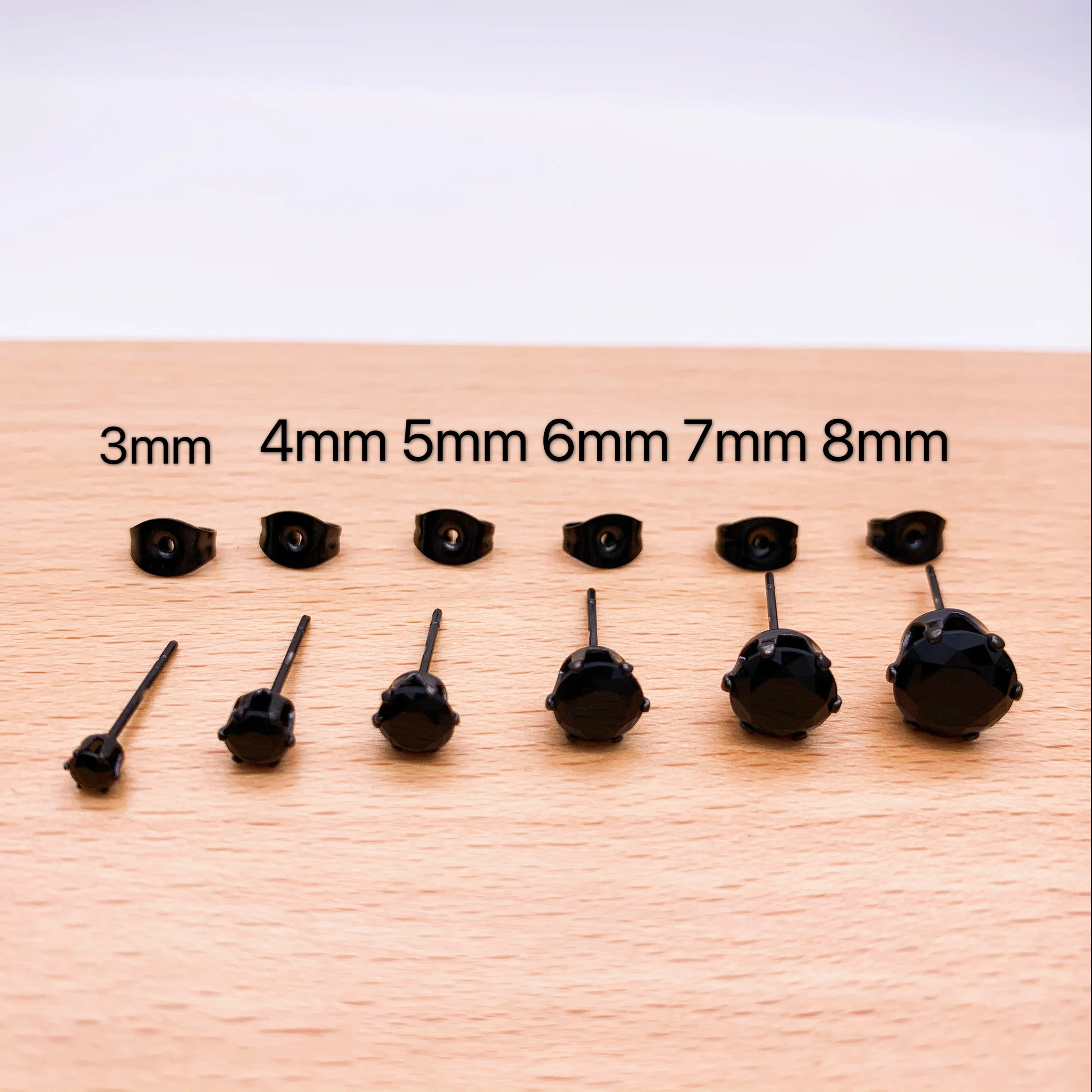 Классические маленькие милые черные циркониевые серьги в виде короны женские из