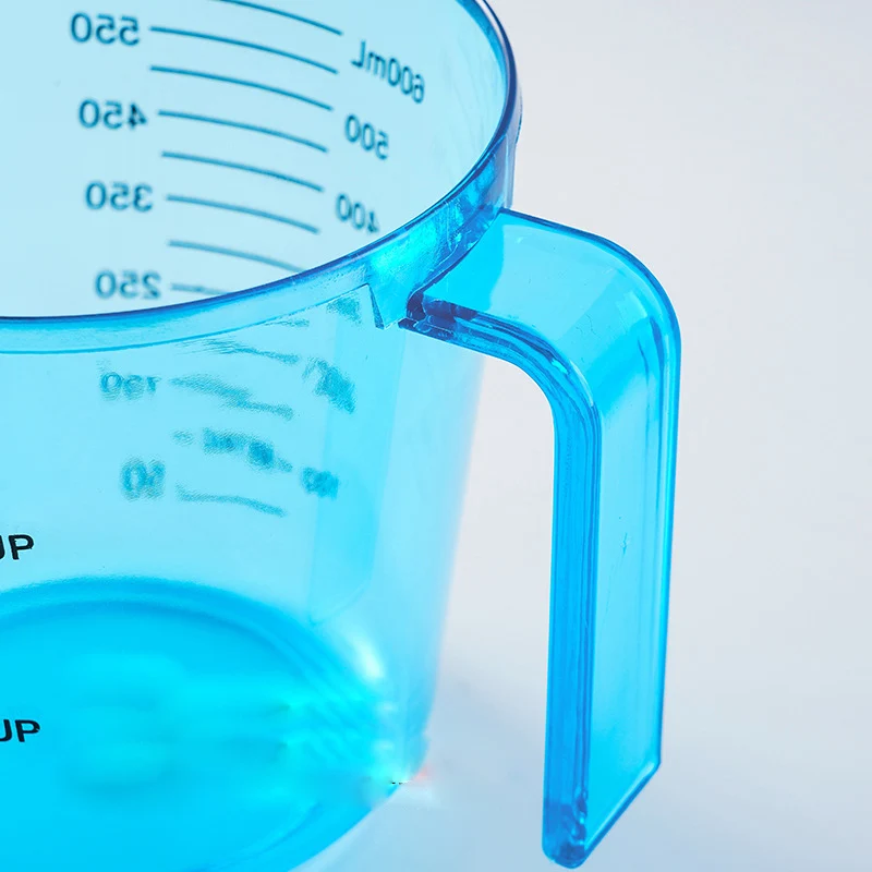 Прозрачный пластиковый мерный стакан современный простой прибор для