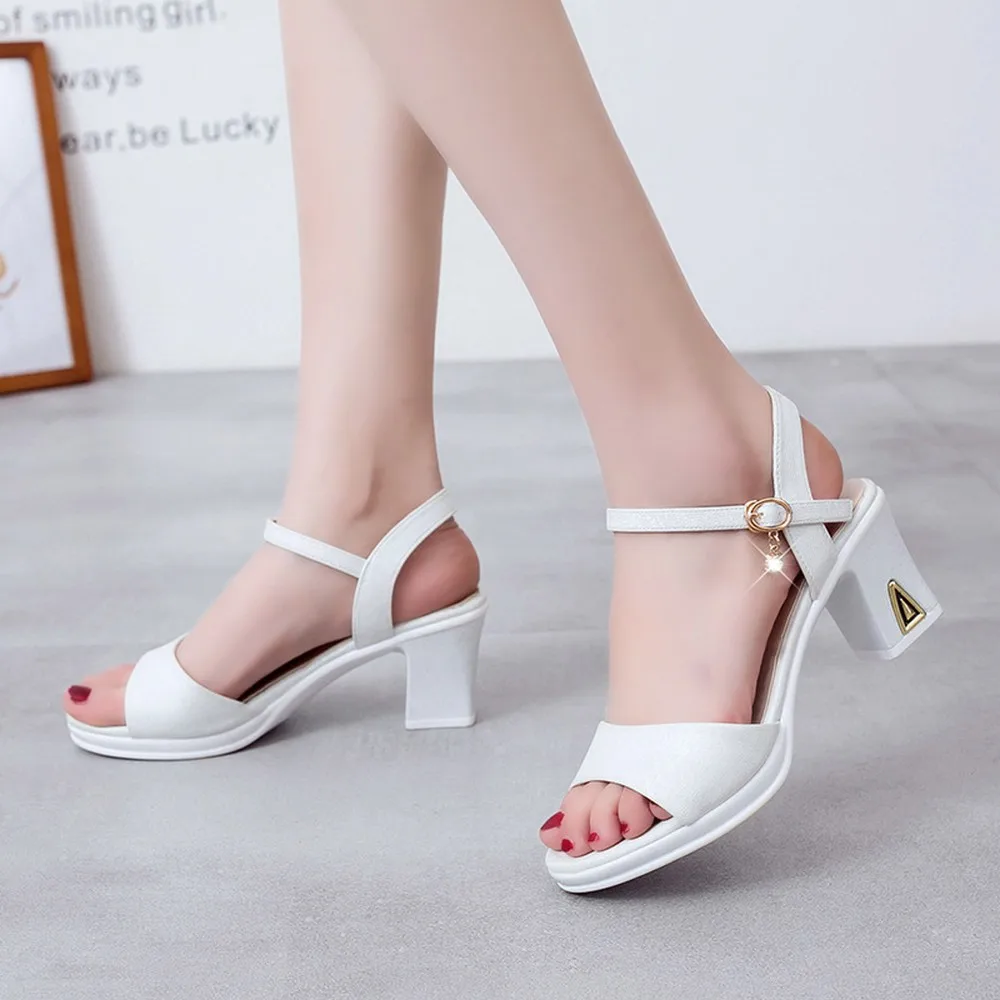 

Summer Fish-Snout Fashion Chunky With A Buckle Belt In The Heel With Water Drilling High Heel Sandals