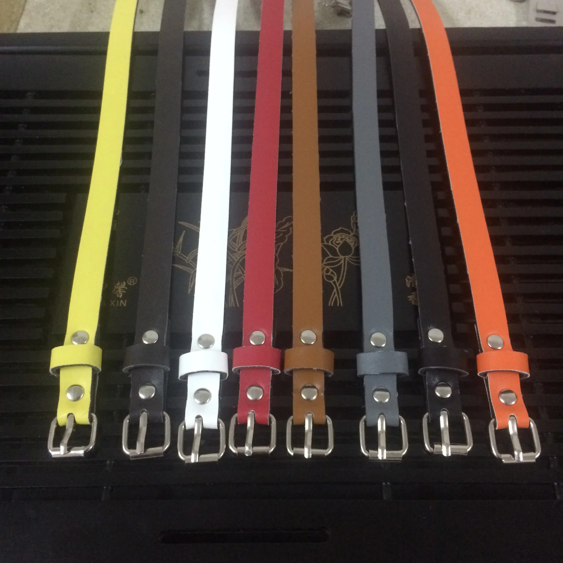 Новое поступление 2019 женский модный тонкий пояс яркие цвета ремень из