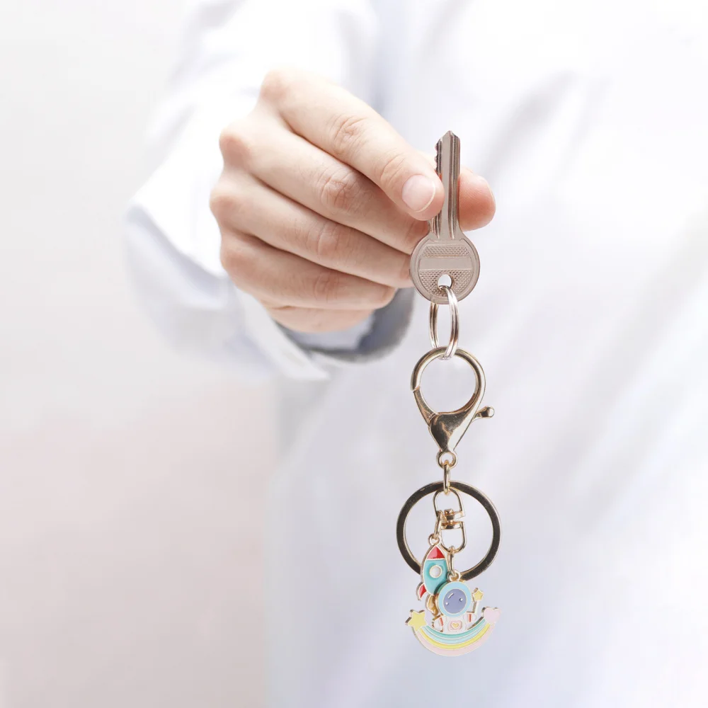 

2Pcs Elaborate Key Chains Key Pendants Cartoon Design Key Rings Ornaments