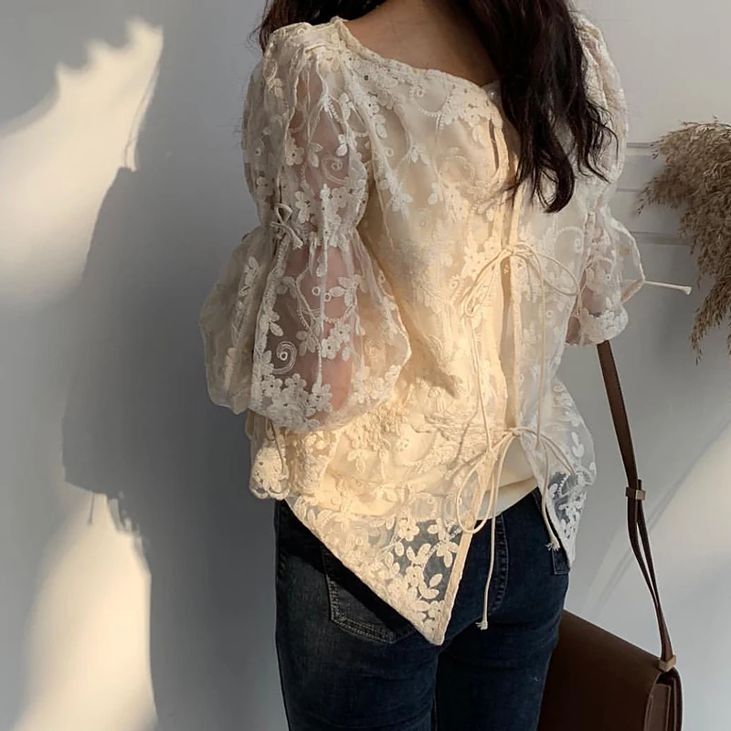 

Spring Autumn New Girl Chiffon shirt Fashion embroidered lace Tops Elegant Flare sleeve Casual Women blouse Blusa